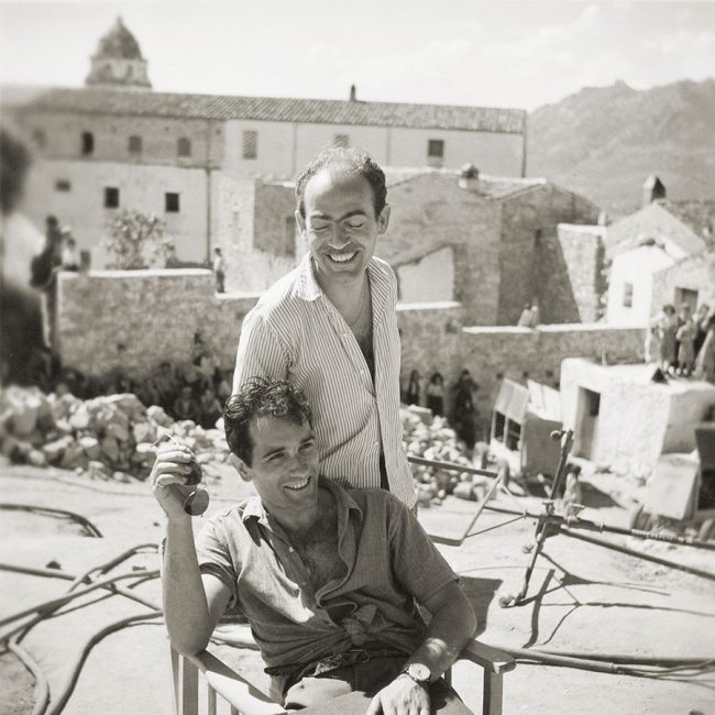 Sulas sul set. de L'Edera, a Oliena, nel 1950 (foto Fondazione Sulas)