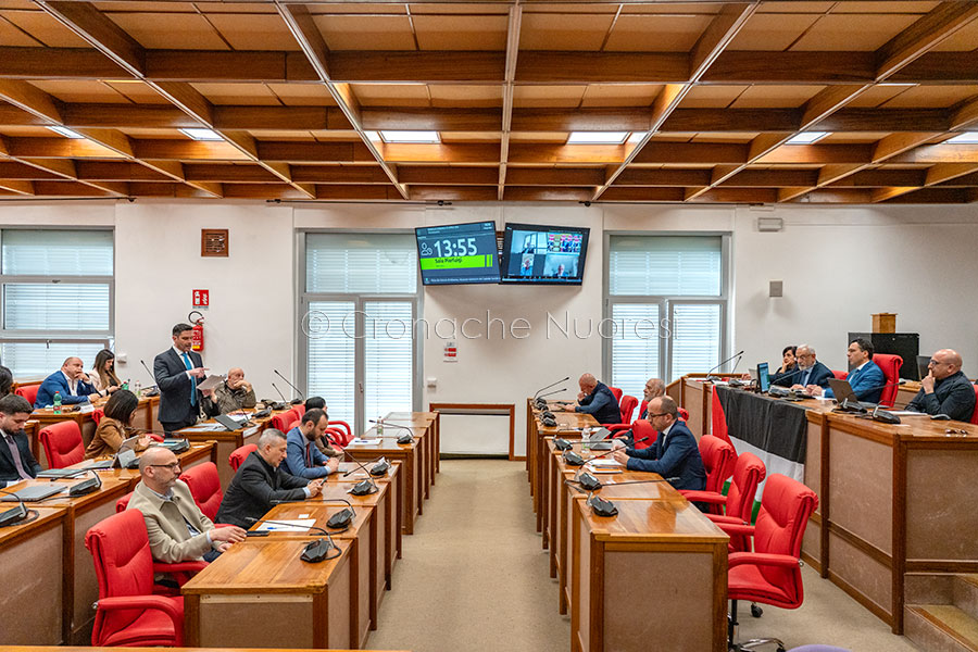 Nuoro vota per l’acqua pubblica: Sì ad Abbanoa, ma l’Opposizione grida allo scandalo