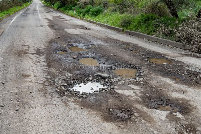 Voragini sulla SP 43 (foto S.Novellu)