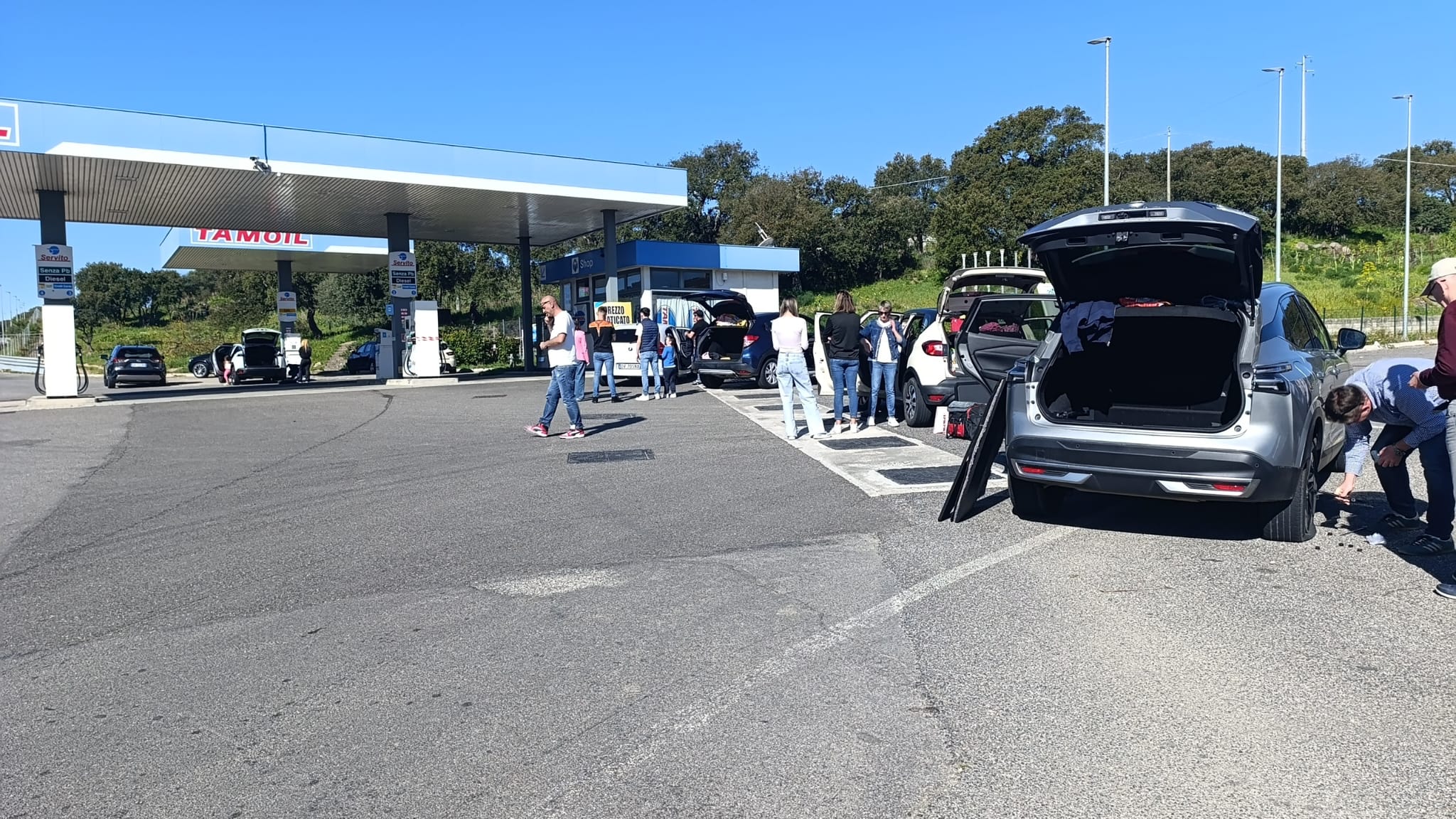 Pasquetta. 131DCN disseminata di chiodi: decine di auto coí pneumatici forati