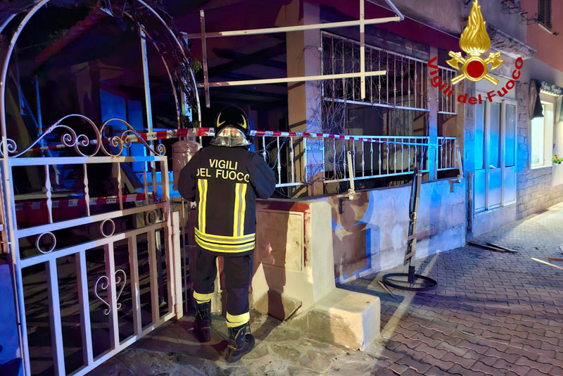 Paura a San Teodoro: ordigno esplode davanti a un locale