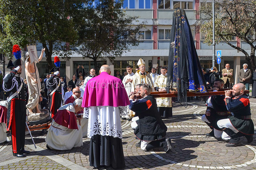 Nuoro celebra S’Incontru: folla e devozione per l’abbraccio tra Cristo e Maria