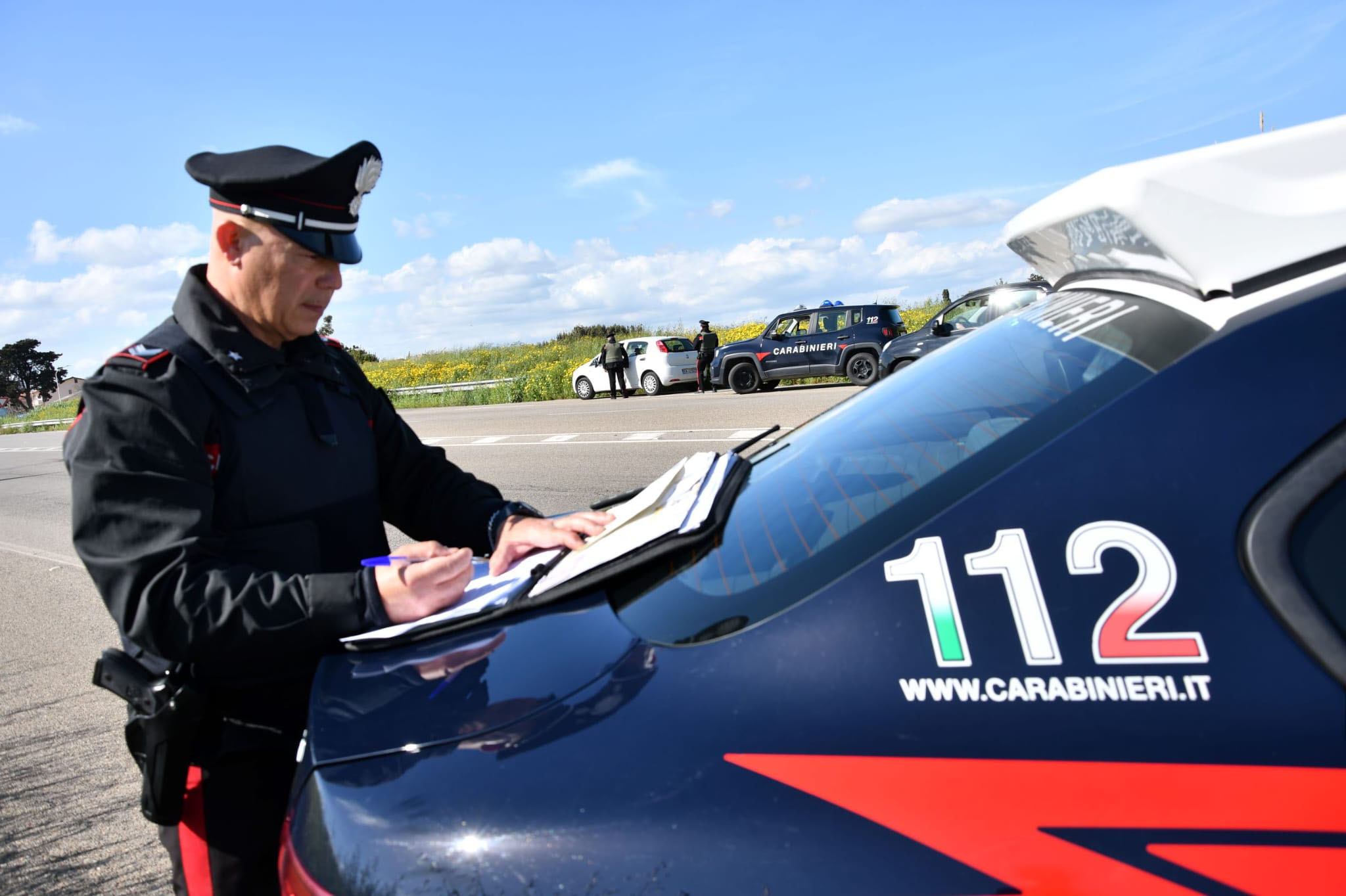 In auto con l’ex compagna nonostante il divieto: 28enne arrestato nella notte