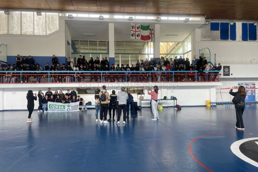 “Corsa Contro la Fame:” la solidarietà corre tra le aule di Nuoro e Orosei