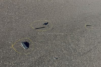 Detriti delle auto dopo l'incidente