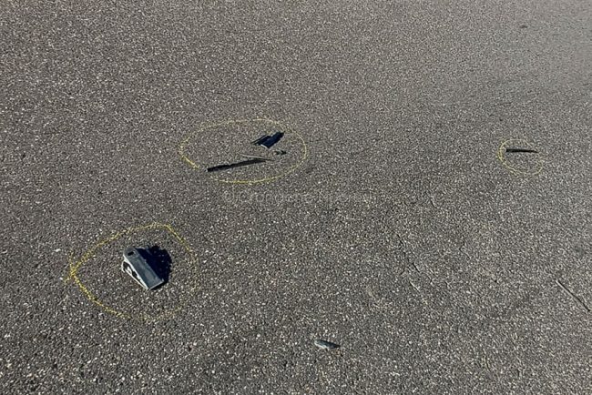 Detriti delle auto dopo l'incidente
