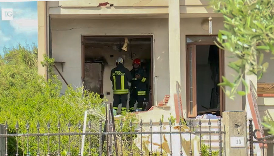 Terrore stamattina: esplosione distrugge una villetta, grave il proprietario
