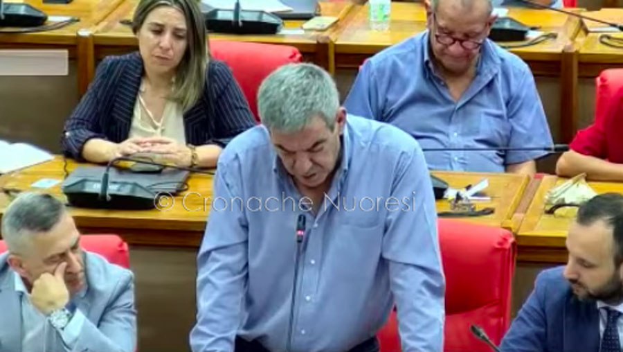 Nuoro.  Il debutto-verità di Graziano Mingioni che confessa il debito e si fa il paladino dei cittadini