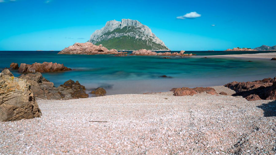 L’orizzonte proibito. Il volto di Cala Finanza tra macchia e mattoni