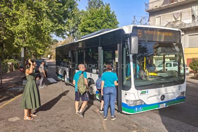 Autobus della Linea 8 per l'Ortobene (foto S.Meloni)
