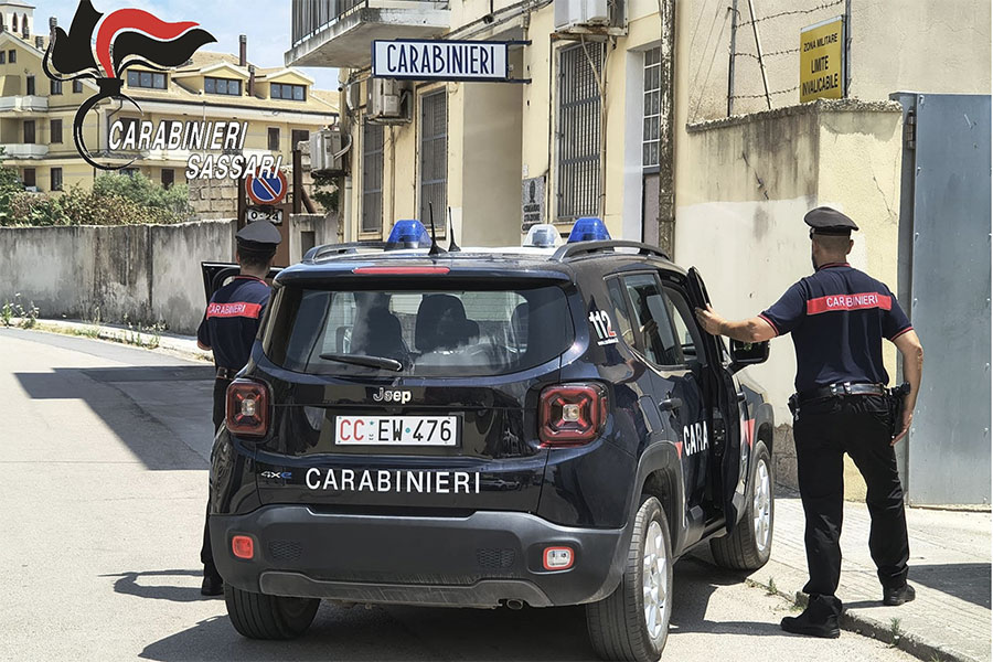 Accoltellamento: minorenne arrestato dai Carabinieri per tentato omicidio dopo una lite fuori da un bar