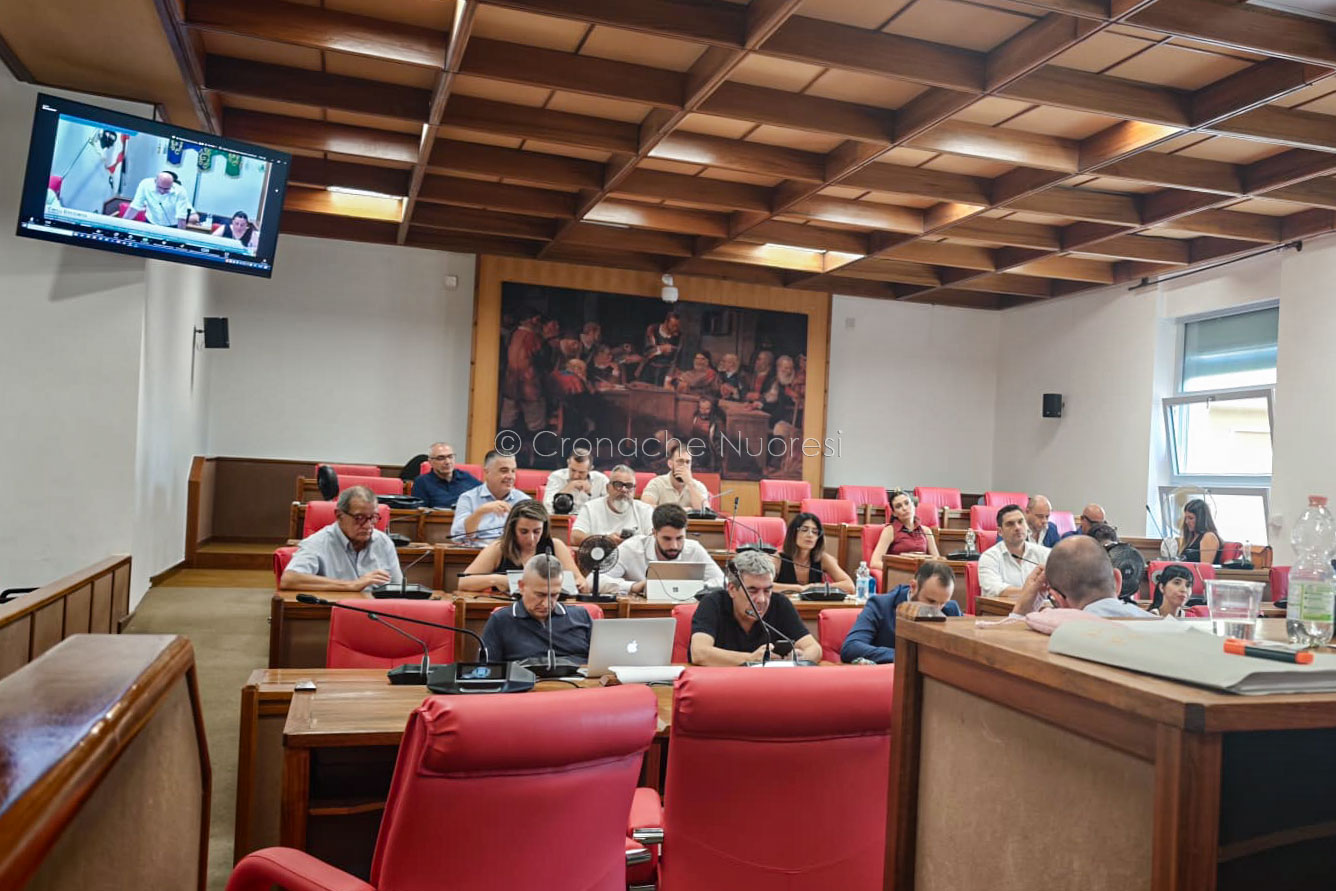 Bufera sulla piscina di farcana: l’ANAC smentisce il Comune e l’aula diventa una polveriera