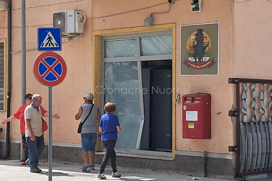 Si contano i danni dopo la rapina alle Poste di Mamoiada: ufficio inagibile fino ad agosto