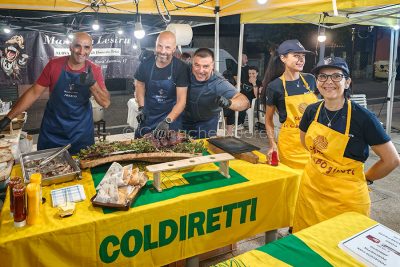 Notte Gialla Macomer, maialetto arrosto (foto S.Novellu)