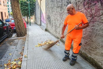 Operatore ecologico al lavoro (foto S.Meloni)