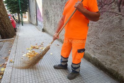 Operatore ecologico al lavoro (foto S.Meloni)