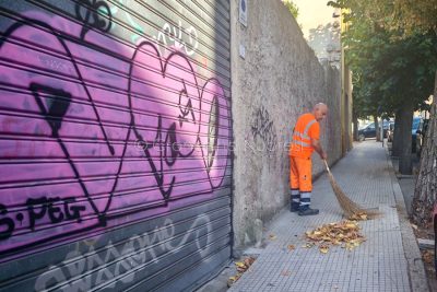 Operatore ecologico al lavoro (foto S.Meloni)