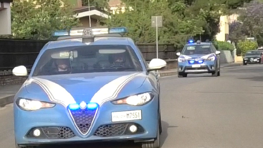 Tredicenne cammina sulla rampa della 131 DCN: decisivo l’intervento degli agenti della volante