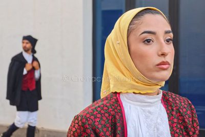 Ragazza in abito tradizionale di Orosei (foto S.Novellu)