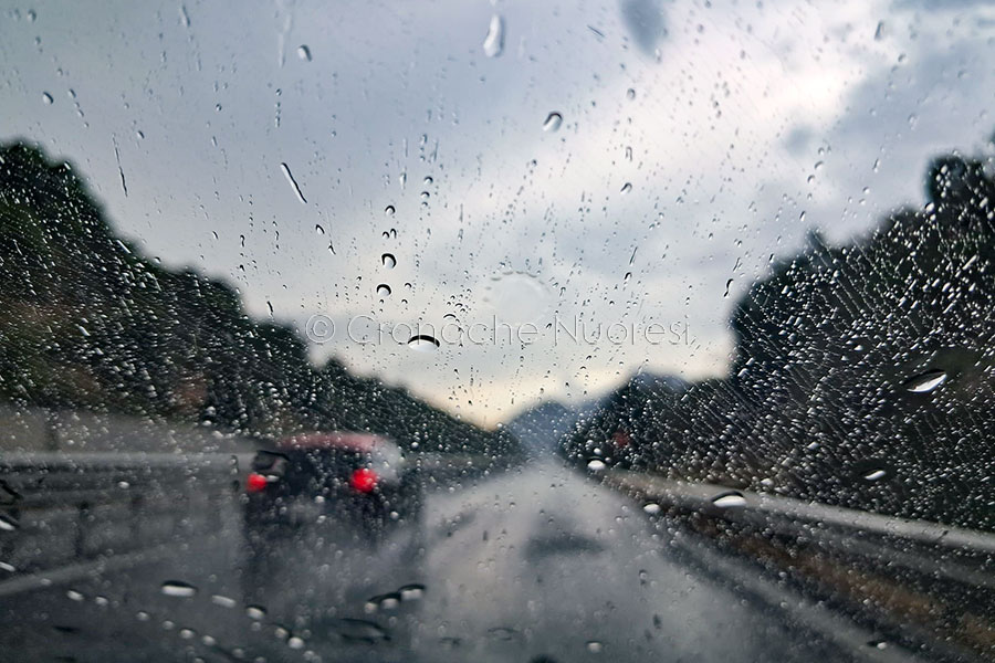 Nubifragio tra Baronia e Nuorese: paura per gli automobilisti