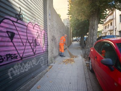 Operatore ecologico al lavoro (foto S.Meloni)