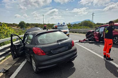 La Peugeot dopo lo schianto