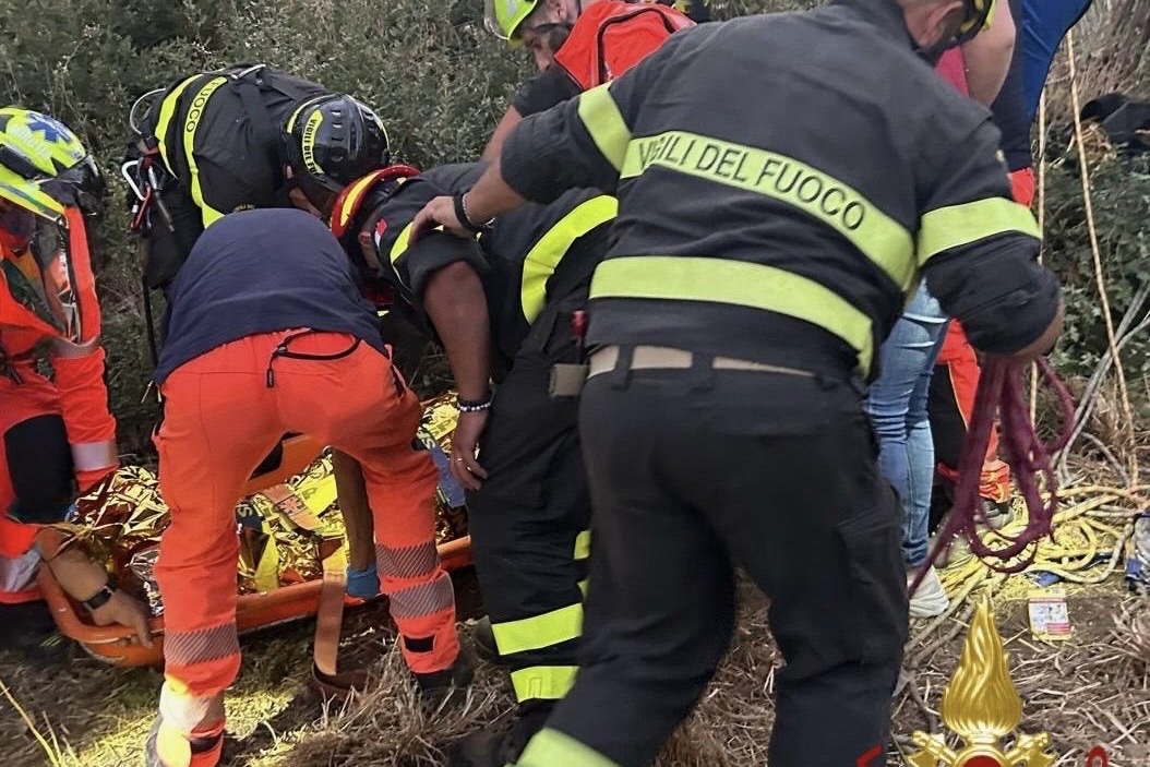 Anziano cade in un pozzo profondo 4 metri: salvato dai vigili del fuoco