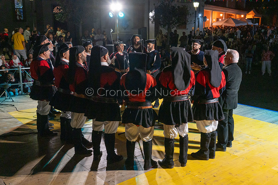 Gli Amici del Folklore di Nuoro incantano Scano Montiferro con “Non potho reposare”- VIDEO