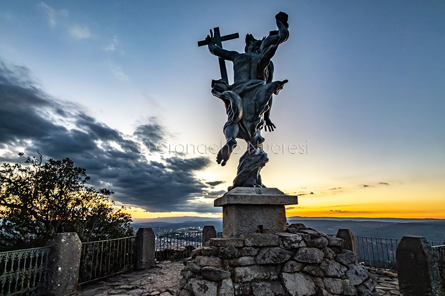 Nuoro. La magia del tramonto di fine estate dal monte Ortobene