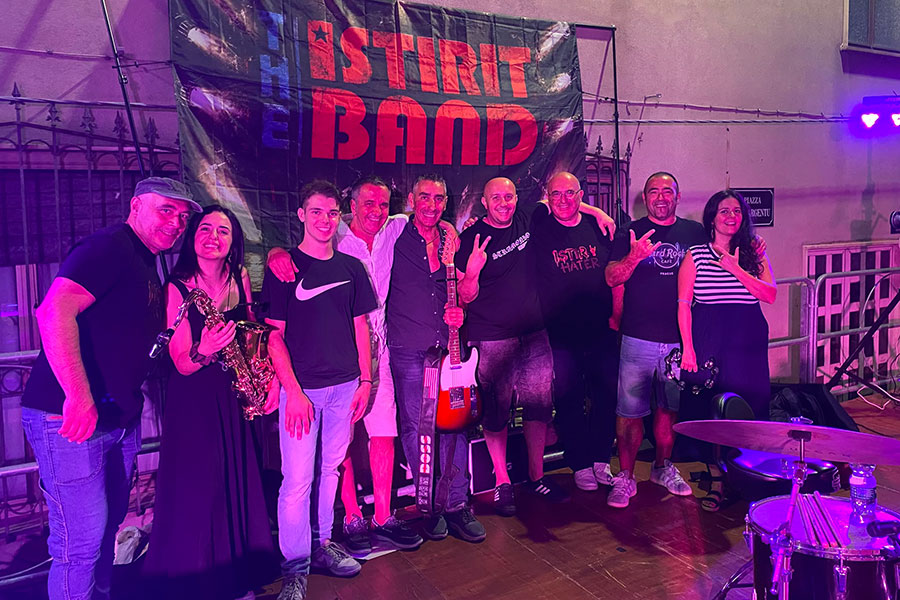Nuoro. Festa in musica per i 10 anni della Istirit Band tra rock e solidarietà