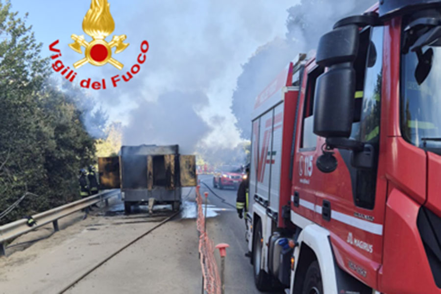 Orune: carrello compressore prende fuoco sulla 389: decisivi i vigili del fuoco