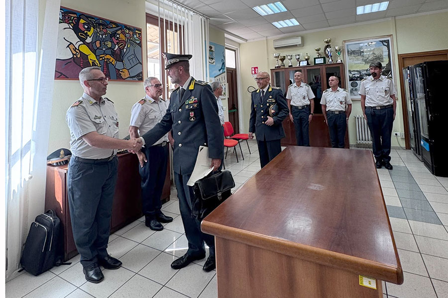 Il generale Cardone in visita al comando provinciale della Guardia di Finanza