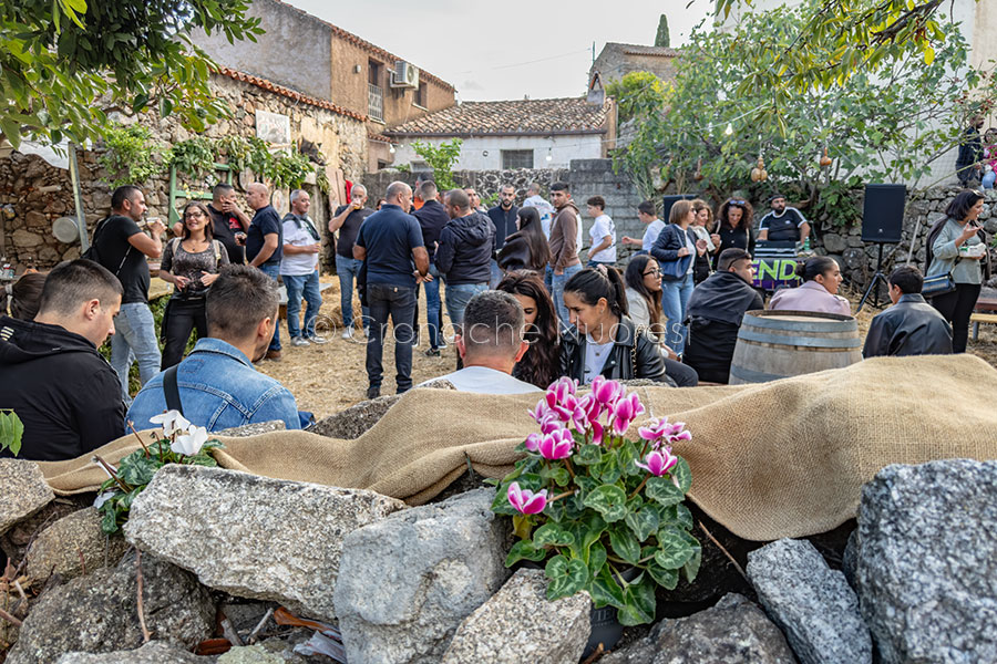 Successo per Carreras de Lollobe: il borgo nuorese conquistato da migliaia di turisti