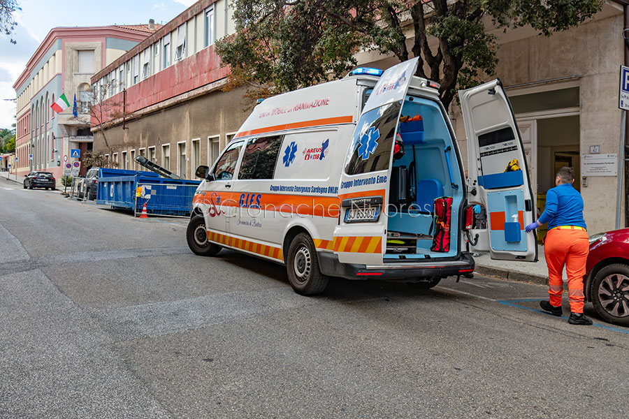 Nuoro. Due persone investite in poche ore in pieno centro finiscono in ospedale