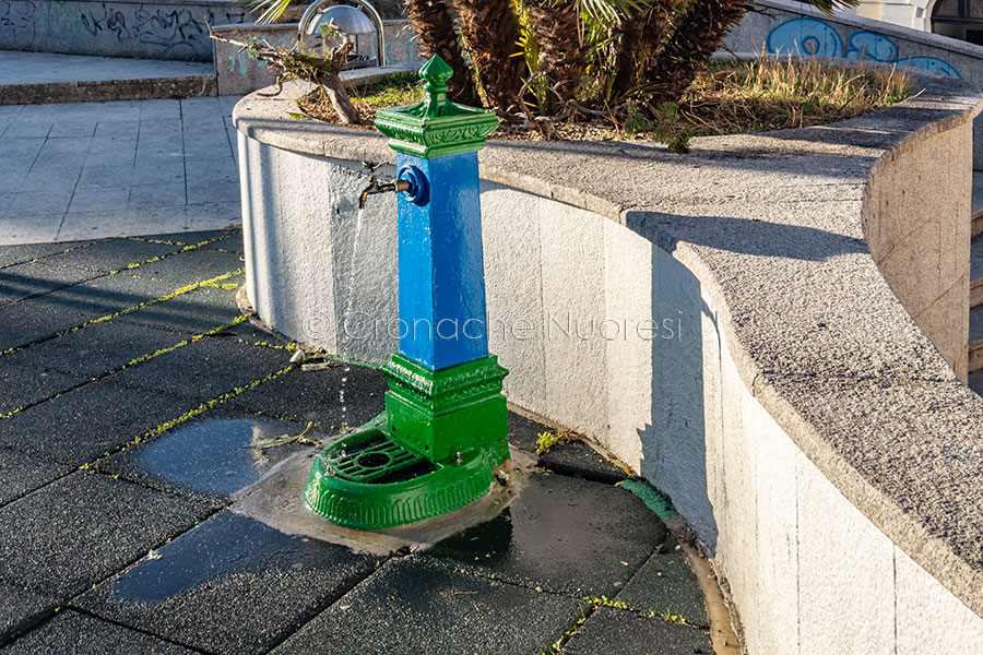 La fontanella dei Giardini guasta (foto S.Novellu)
