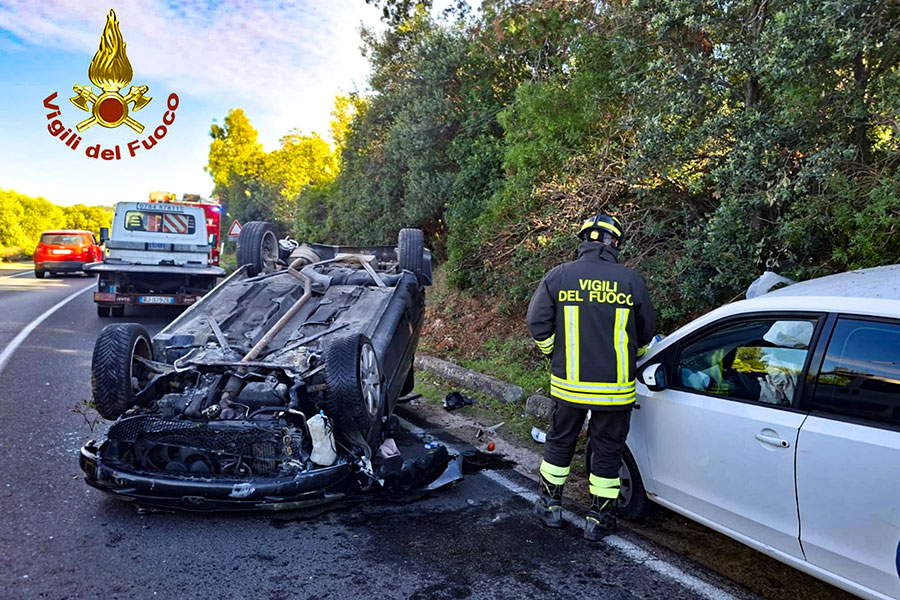 Scontro tra due auto sulla statale 125: feriti i due conducenti