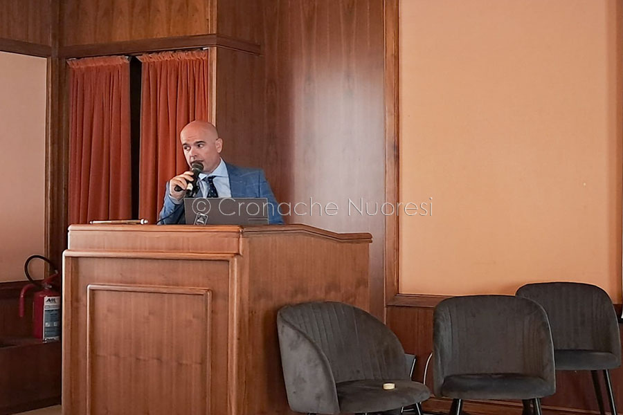 L'intervento del dirigente Alberto Conti (foto Pirisi)