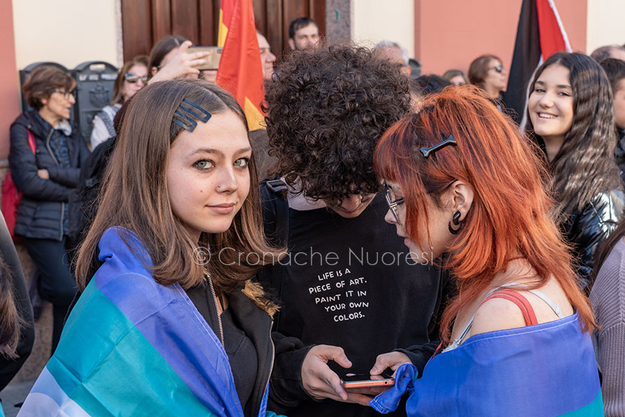 Nuoro, manifestazione contro il carovita e il riarmo (foto S.Novellu)