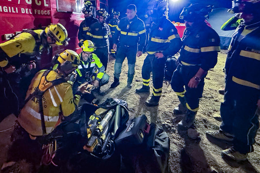 Crollo nella grotta di Gorropeddu a Urzulei: speleologo bloccato all’interno – VIDEO