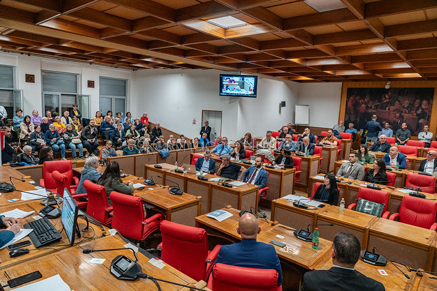 Poste Nuoro, il Consiglio dice no all’accorpamento: «A rischio il presidio del territorio»
