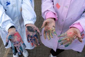 Arte e inclusivita', le mani dei giovani artisti (foto S.Novellu)