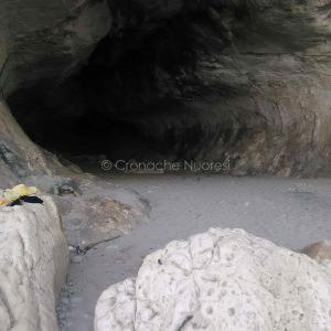 L'ingresso della grotta di Cala Luna © Cronache Nuoresi