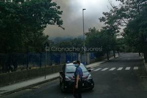 Carabinieri bloccano il traffico su Monte Gurtei (foto Cronache Nuoresi)