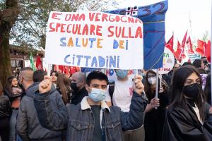Nuoro, manifestazione in difesa della sanità (foto S. Novellu) 01