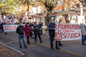 Nuoro, manifestazione in difesa della sanità (foto S. Novellu) 08