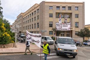 Nuoro. Edili in piazza (foto S.Novellu)
