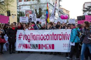 Nuoro. Manifestazione di rabbia contro l'uccisione di Romina Meloni (foto S.Novellu)