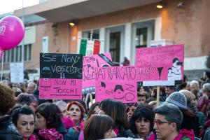 Nuoro. Manifestazione di rabbia contro l'uccisione di Romina Meloni (foto S.Novellu)