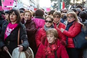 Nuoro. Manifestazione di rabbia contro l'uccisione di Romina Meloni (foto S.Novellu)