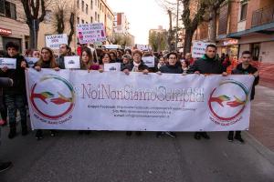 Nuoro. Manifestazione di rabbia contro l'uccisione di Romina Meloni (foto S.Novellu)